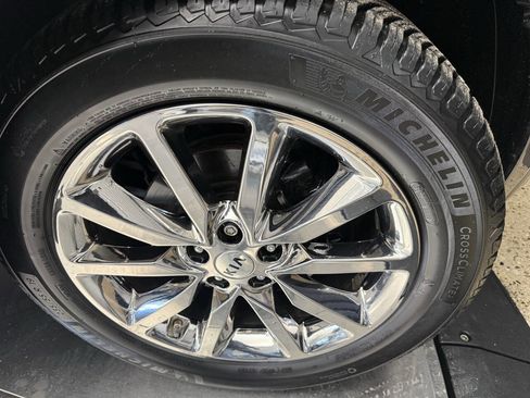 Used 2017 Kia Sorento SX image 16