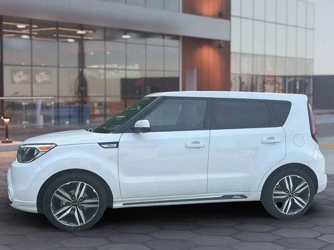 Used 2016 Kia Soul + w/ Soulful Package FWD image 4