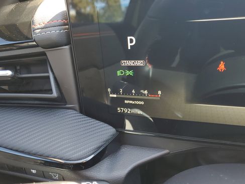 Certified 2025 Nissan Kicks SR image 22