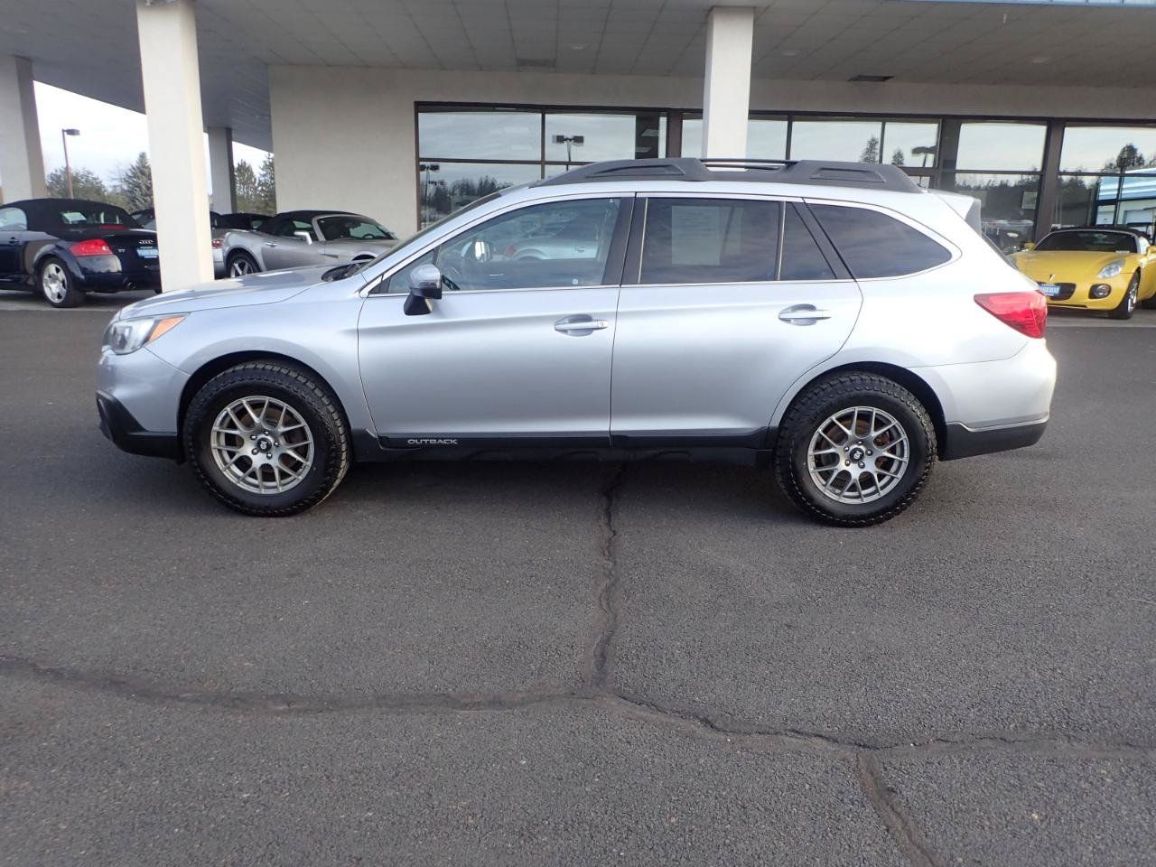 Used 2016 Subaru Outback 2.5i Limited AWD/4WD image 2