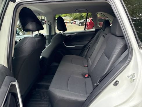 Used 2021 Toyota RAV4 LE FWD image 13