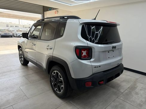 Used 2016 Jeep Renegade Trailhawk w/ Premium Trailhawk Package AWD/4WD image 4