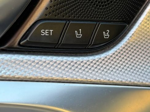 Used 2022 Genesis G70 3.3T RWD image 37