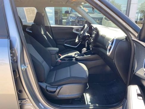 Used 2025 Kia Soul LX w/ LX Technology Package FWD image 13