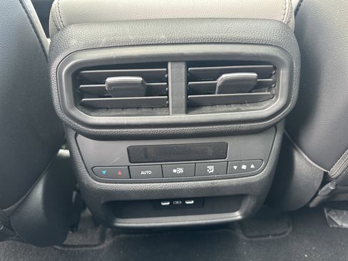 Used 2024 Honda Pilot Touring image 18