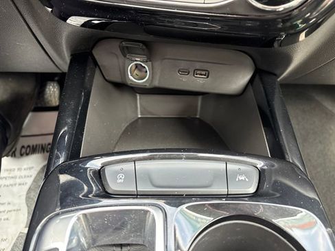 Used 2025 Chevrolet Trax ACTIV FWD image 17