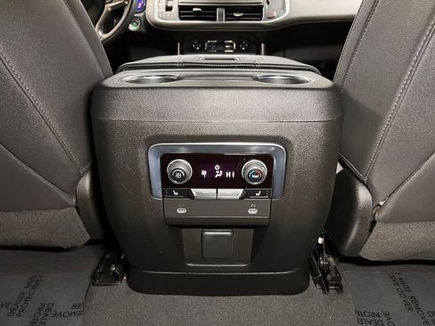 Used 2023 Chevrolet Suburban Premier AWD/4WD image 21
