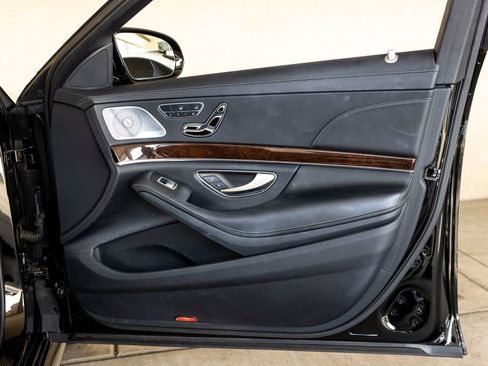 Used 2019 Mercedes-Benz S 560 4MATIC Sedan image 26