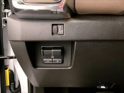 Used 2025 GMC Canyon Denali image 34