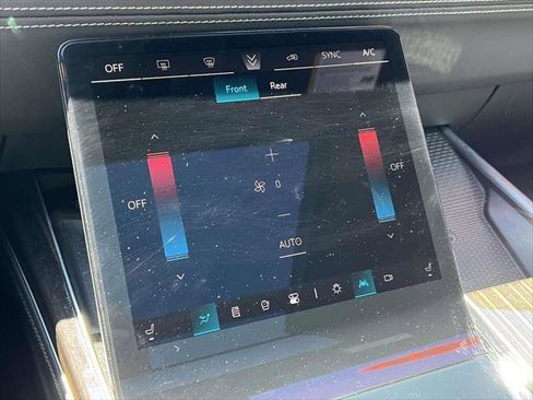 Used 2025 Cadillac Escalade ESV Premium Luxury image 33