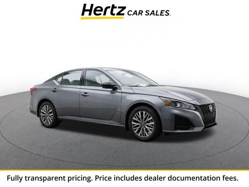 Used 2025 Nissan Altima 2.5 SV FWD image 1