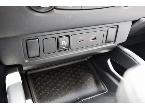 Certified 2024 Nissan Frontier SV w/ Technology Package image 23