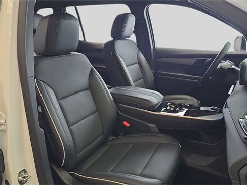 Used 2025 Buick Enclave Preferred image 12