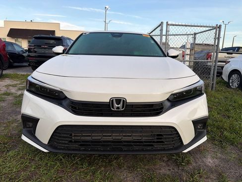 Used 2024 Honda Civic Touring image 2