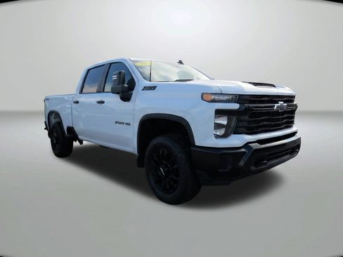 Used 2025 Chevrolet Silverado 2500 Custom w/ Custom Value Package AWD/4WD image 2