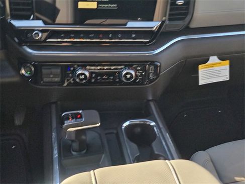 New 2026 GMC Sierra 1500 SLT image 13