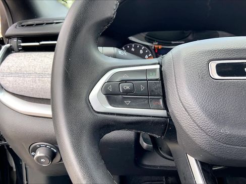 Used 2024 Jeep Compass Latitude image 23