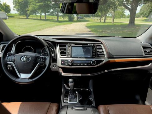 Used 2018 Toyota Highlander Limited Platinum AWD/4WD image 9