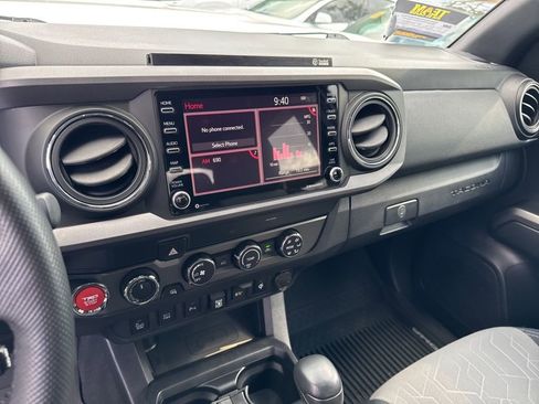Used 2020 Toyota Tacoma TRD Sport w/ Technology Package AWD/4WD image 47