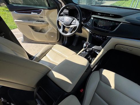 Used 2017 Cadillac XT5 Luxury w/ Driver Awareness Package FWD image 25