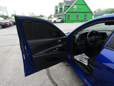 Used 2023 Hyundai Elantra SEL FWD image 10