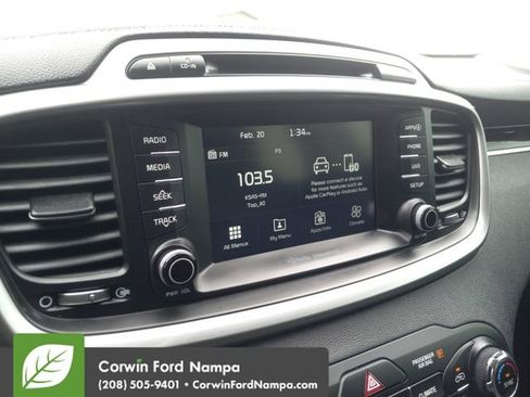 Used 2017 Kia Sorento LX w/ LX Convenience Package image 16