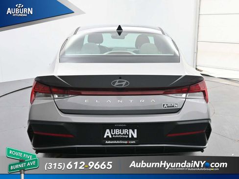 Used 2024 Hyundai Elantra SEL w/ Convenience Package FWD image 3