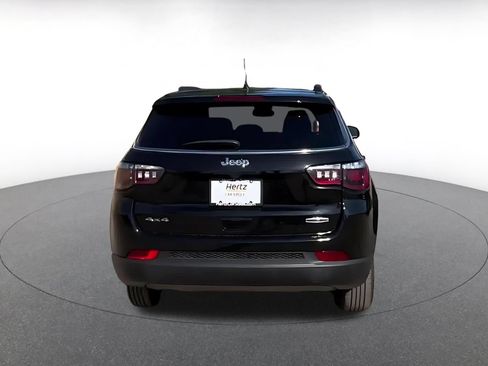 Used 2025 Jeep Compass Latitude AWD/4WD image 11