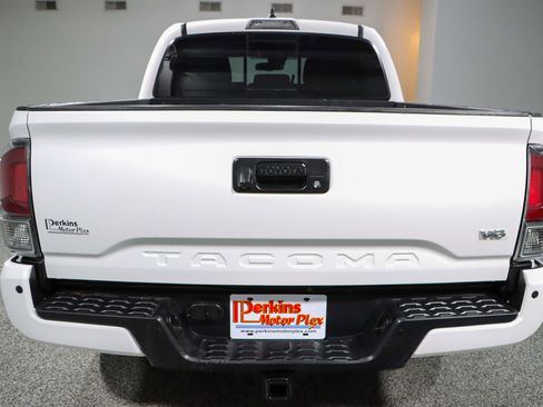 Used 2023 Toyota Tacoma TRD Off-Road image 8