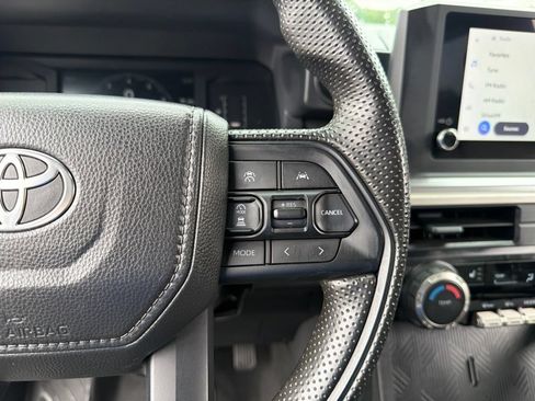 Used 2025 Toyota Tacoma SR5 AWD/4WD image 17