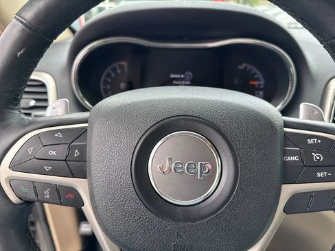 Used 2017 Jeep Grand Cherokee Limited image 16
