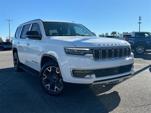 Used 2023 Jeep Wagoneer Series III w/ Preferred Equipment Group image 1