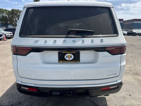 Used 2024 Jeep Wagoneer Series II w/ Flexible Seating Group RWD image 6