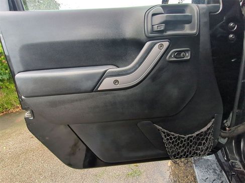 Used 2014 Jeep Wrangler Unlimited Sahara w/ Dual Top Group image 10