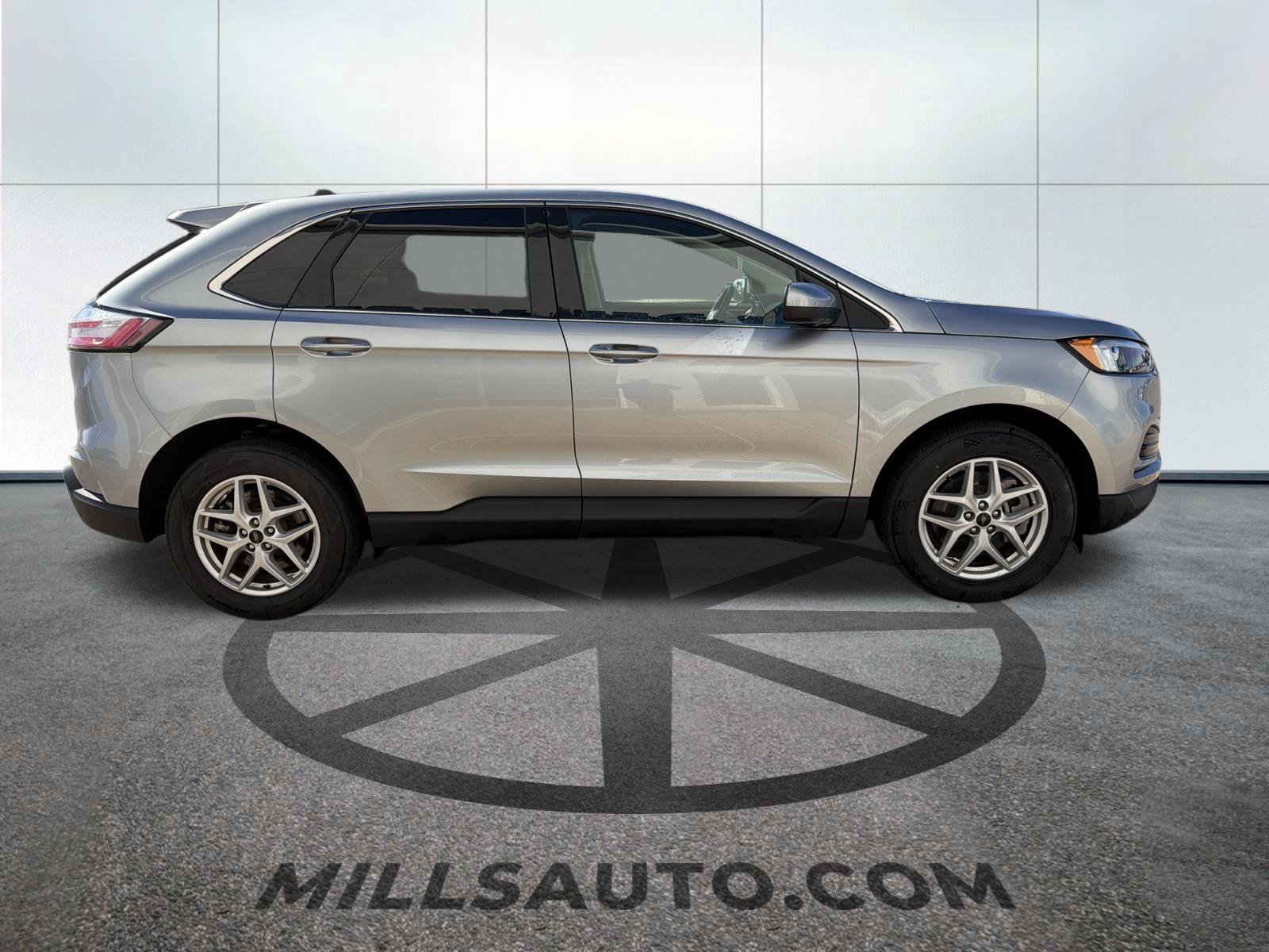 Used 2024 Ford Edge SEL AWD/4WD image 3
