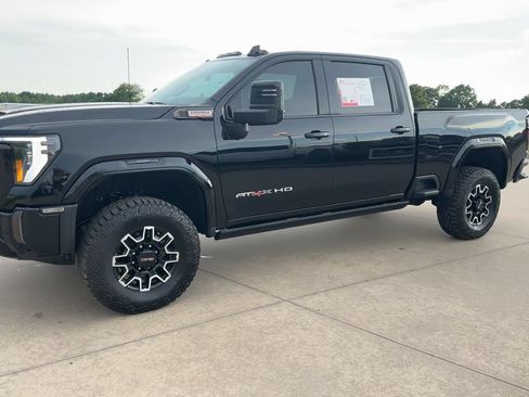 Used 2024 GMC Sierra 2500 AT4X AWD/4WD image 3