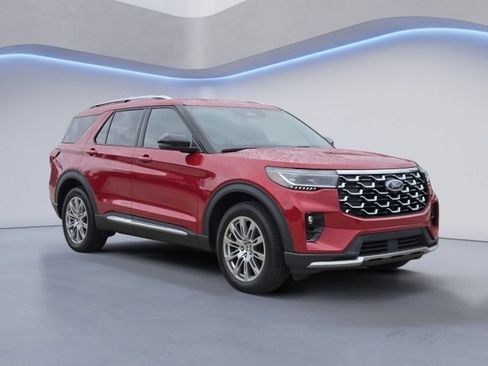Used 2025 Ford Explorer Platinum AWD/4WD image 2