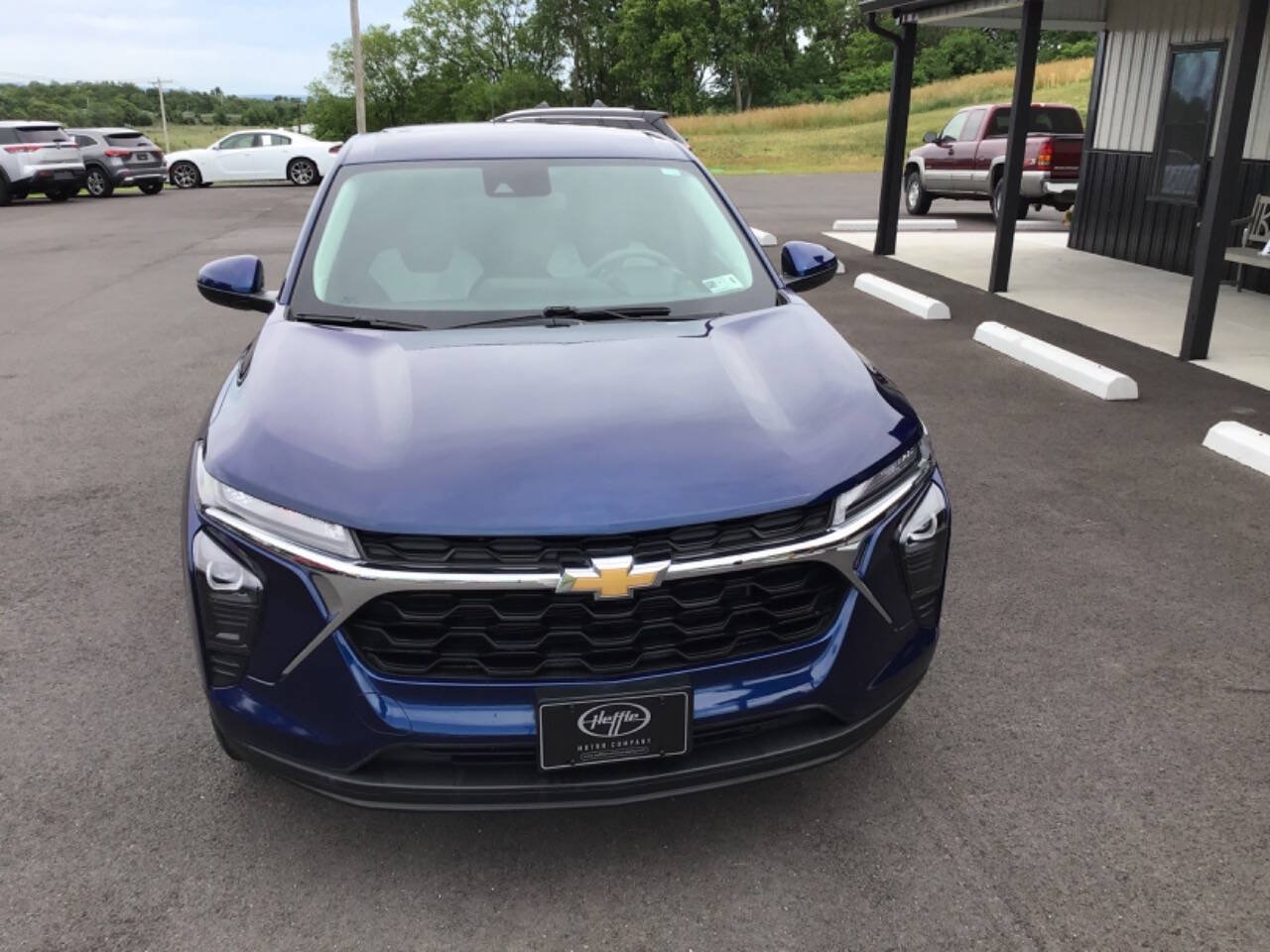 Used 2024 Chevrolet Trax LS w/ LS Convenience Package FWD image 4