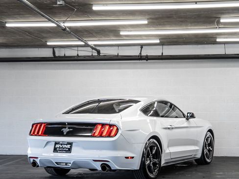 Used 2015 Ford Mustang Coupe image 5