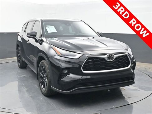Used 2023 Toyota Highlander L image 10