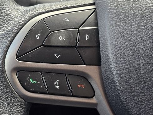 Used 2019 Jeep Cherokee Latitude w/ Popular Appearance Group AWD/4WD image 12
