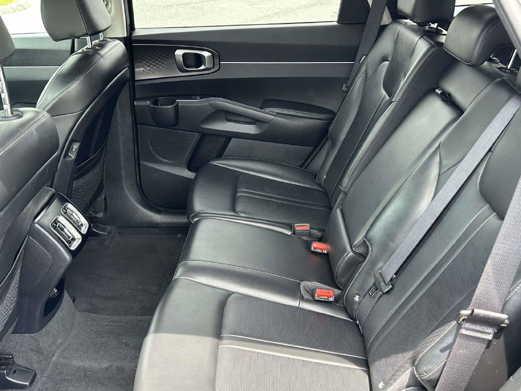 Used 2024 Kia Sorento S FWD image 12