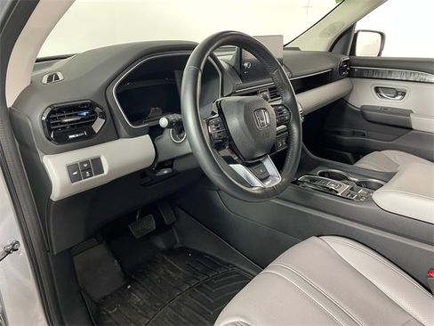 Used 2023 Honda Pilot Elite image 3