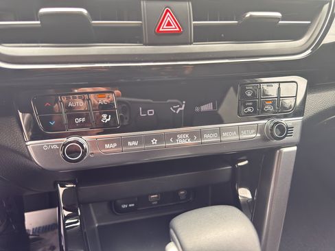 Used 2025 Kia Seltos S AWD/4WD image 14