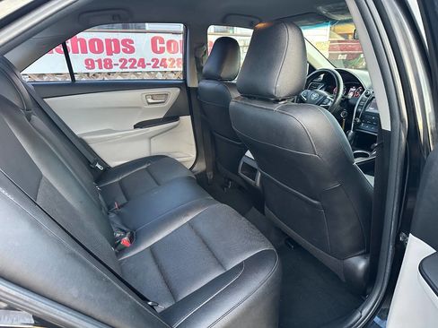 Used 2016 Toyota Camry SE image 19