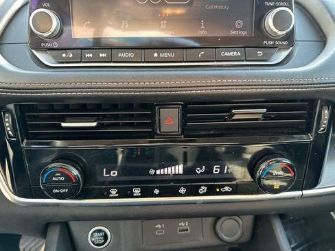 Used 2021 Nissan Rogue SV FWD image 17