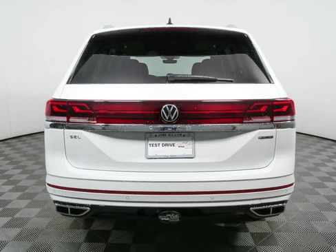 Certified 2025 Volkswagen Atlas SEL Premium R-Line image 28