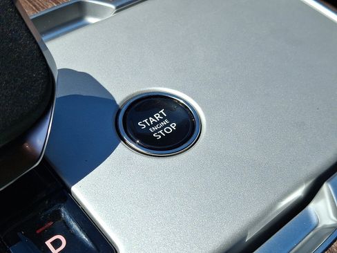 New 2025 Land Rover Range Rover Long Wheelbase SE image 19