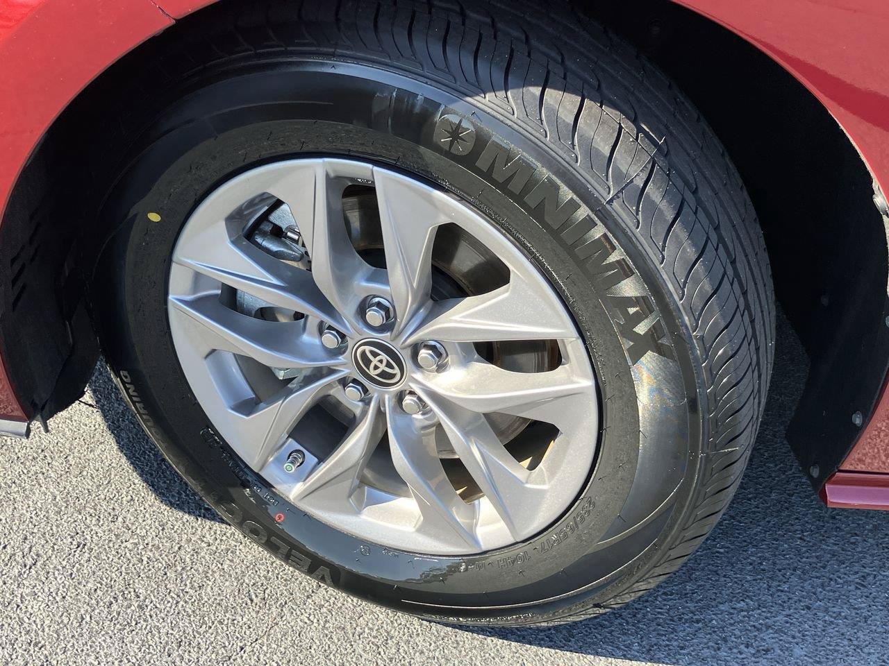 Used 2023 Toyota Sienna XLE FWD image 9