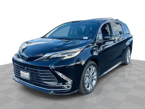 Used 2022 Toyota Sienna Platinum image 1